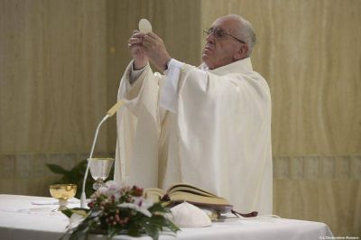 El Papa en Sta. Marta: Evangelizar no es hacer proselitismo ni presumir