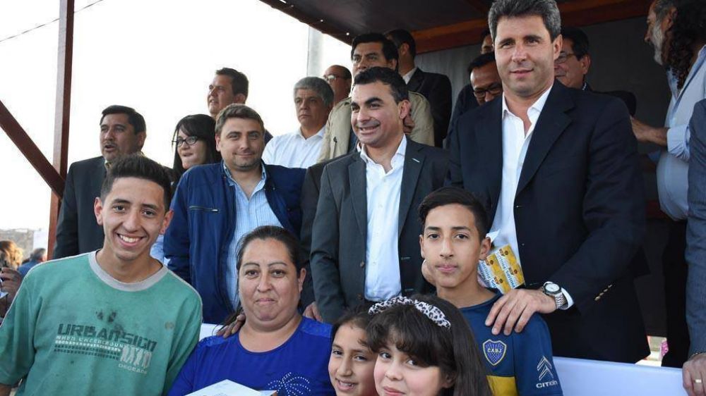 Chimbas: 48 familias cumplieron el sue�o de la vivienda propia