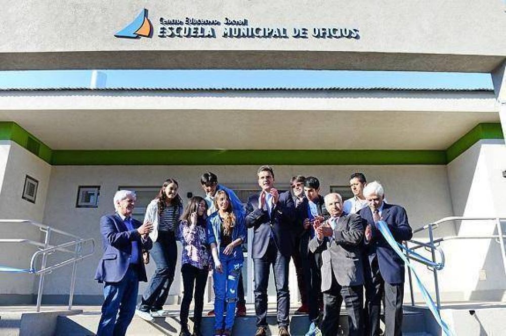 Andreotti y Massa inauguraron la Escuela Municipal de Oficios