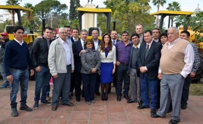 El gobierno entreg� maquinarias