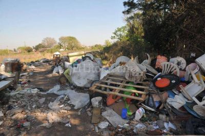 El descarte ilegal de residuos se extiende hasta Recreo