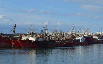 Se incendi� un barco: lograron rescatar a sus tripulantes