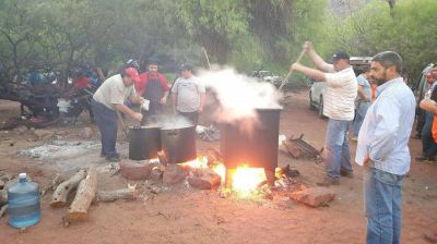 Se siguen sumando esfuerzos para atender a los peregrinos: esta vez, el grupo del padre Miguel