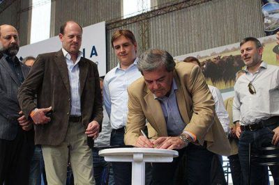 Rural de Jes�s Mar�a: Provincia y Naci�n firmaron acuerdo