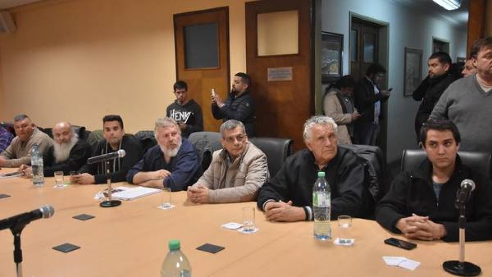 La CGT se re�ne hoy con intendentes del PJ