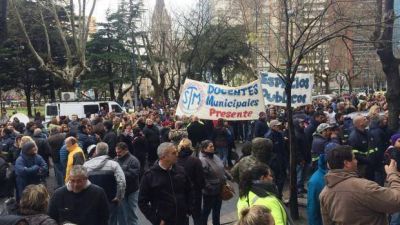 Municipales contin�an de paro y sin miras de soluci�n