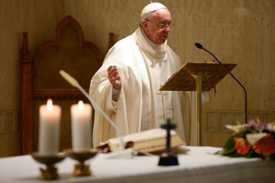 El papa en Sta. Marta: el diablo quiere destruir la unidad de la Iglesia