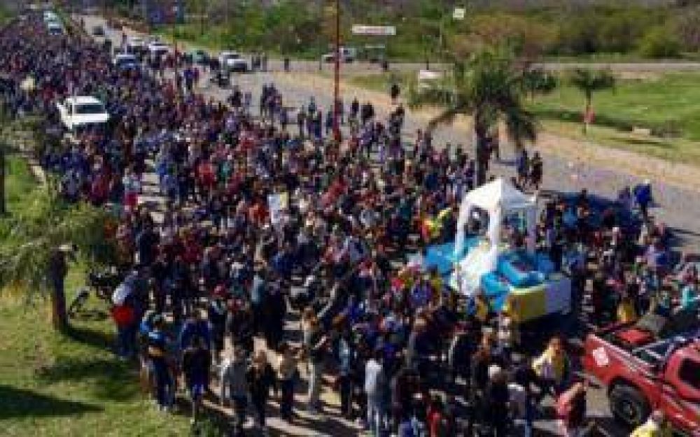 Multitudinario acompa�amiento a la virgen en una nueva peregrinaci�n a San Nicol�s