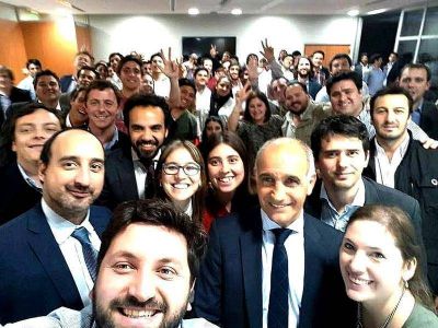 Funcionarios j�venes de la UCR debatieron y respaldaron al Vicegobernador Daniel Salvador