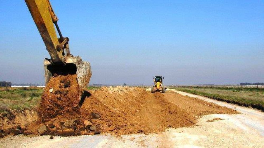 Siguen los trabajos en los caminos rurales