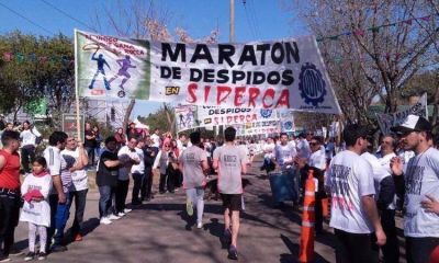 Trabajadores de Siderca plantaron sus reclamos en la marat�n de la empresa