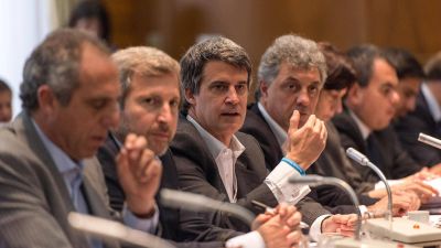 El Gobierno avanza en un acuerdo de ajuste fiscal con todas las provincias