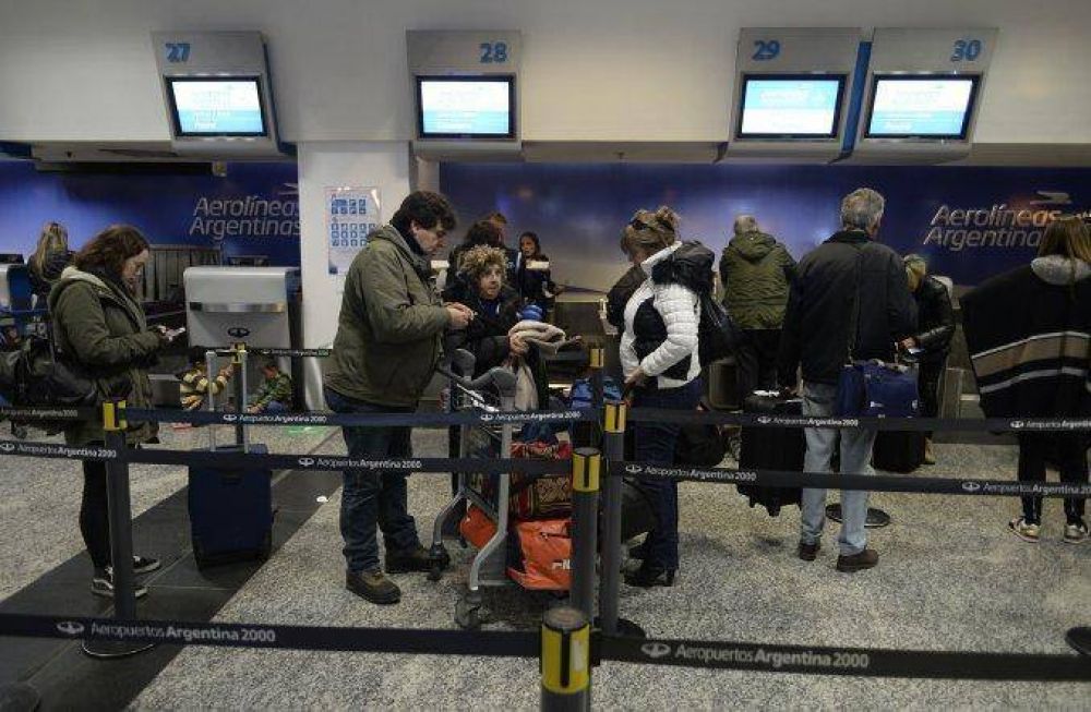 Pilotos argentinos podran ir al paro y se cancelaran vuelos en los prximos das  