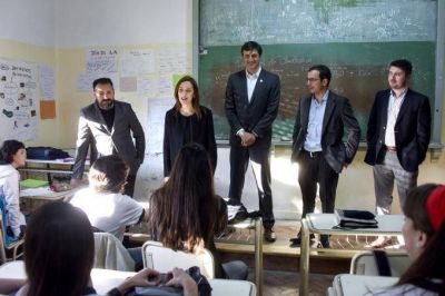 A estudiar con Google: analizan habilitar el uso de celulares dentro de las aulas bonaerenses