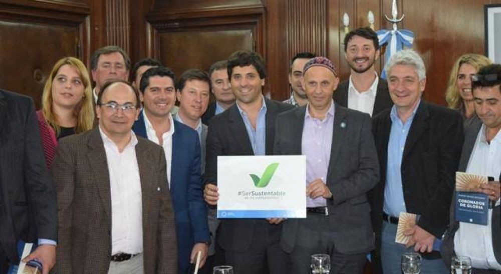 Salom�n firm� un acuerdo marco con el Ministerio de Medio Ambiente de la Naci�n
