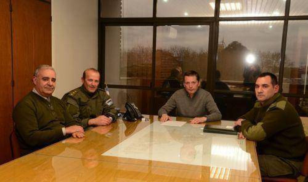 Gray se reuni� con autoridades de Gendarmer�a para reforzar la seguridad