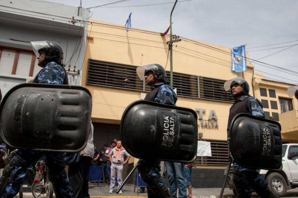 Movimientos, tensi�n y un escenario poblado de gente