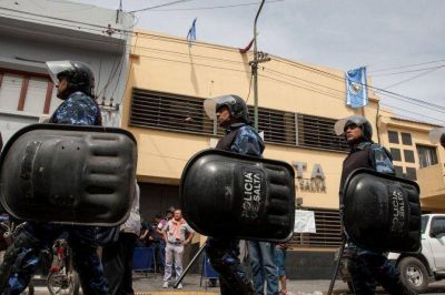 Movimientos, tensi�n y un escenario poblado de gente