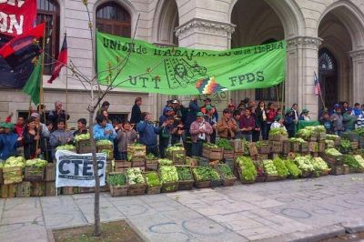 Como forma de protesta, productores bonaerenses repartir�n verduras en Plaza de Mayo