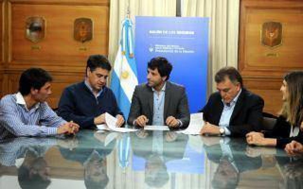 Jorge Macri firm� un convenio para urbanizar el barrio 