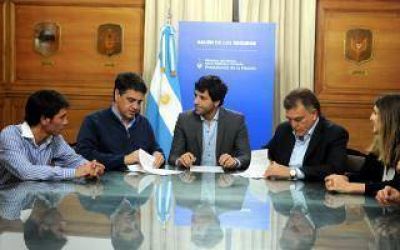 Jorge Macri firm� un convenio para urbanizar el barrio 