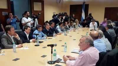 La nueva conducci�n de la CGT se reuni� con intendentes peronistas