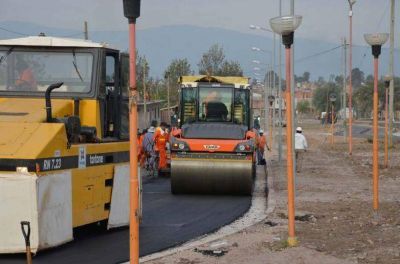 INFRAESTRUCTURA PREV� COMPLETAR ANTES DE FIN DE A�O LA PAVIMENTACI�N DE LA AVENIDA FORESTAL
