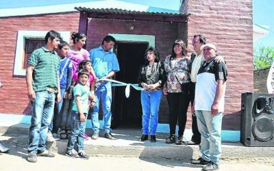 Entregaron m�s viviendas en los departamentos Loreto y Capital