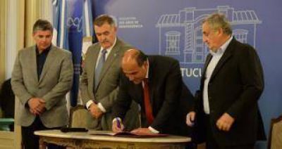 Manzur promulg� la ley de Blanqueo de Capitales