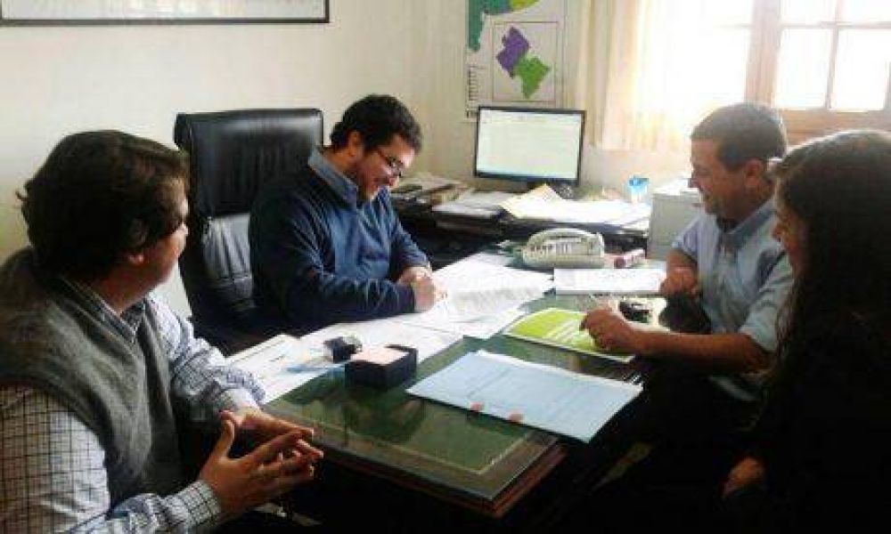 El intendente de Pellegrini firm un nuevo convenio: dos millones de pesos ms para el distrito