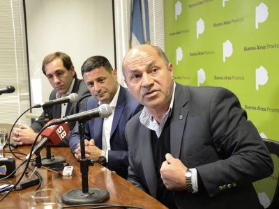 A cara de perro: Junto al titular de AUBASA, Garro y Secco anunciaron obras en la autopista