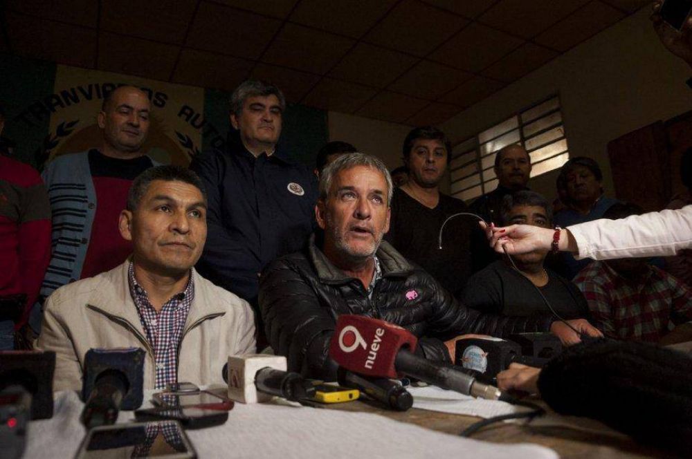 Flores asegur� que estuvo cautivo durante la toma en la sede de UTA