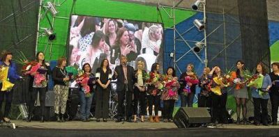 Ferraresi inaugur� la remodelaci�n del Polideportivo Gatica