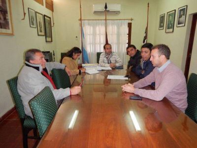Taxistas piden definici�n al Concejo por el aumento