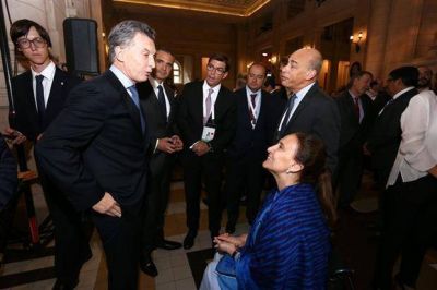 Ante la presi�n por un paro, Macri les pidi� prudencia a los gremios