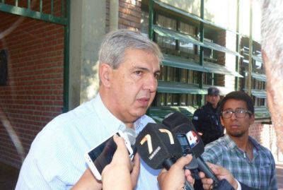 HAQUIM: �LA SITUACI�N DEL DEFENSOR DEL PUEBLO ES BASTANTE COMPLICADA�