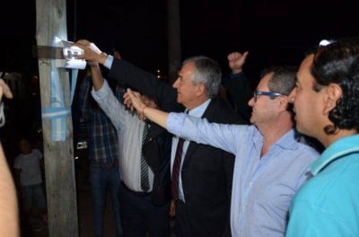 SAN PEDRO: INAUGURARON SERVICIO DE ALUMBRADO EN EL BARRIO BAJO MORALITO