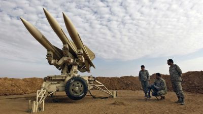 El Ej�rcito iran� amenaz� con derribar dos aviones de la Marina de EEUU