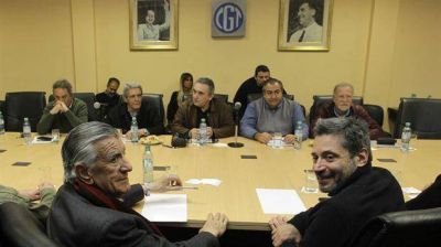 La CGT se re�ne con Jos� Luis Gioja y advierten: 