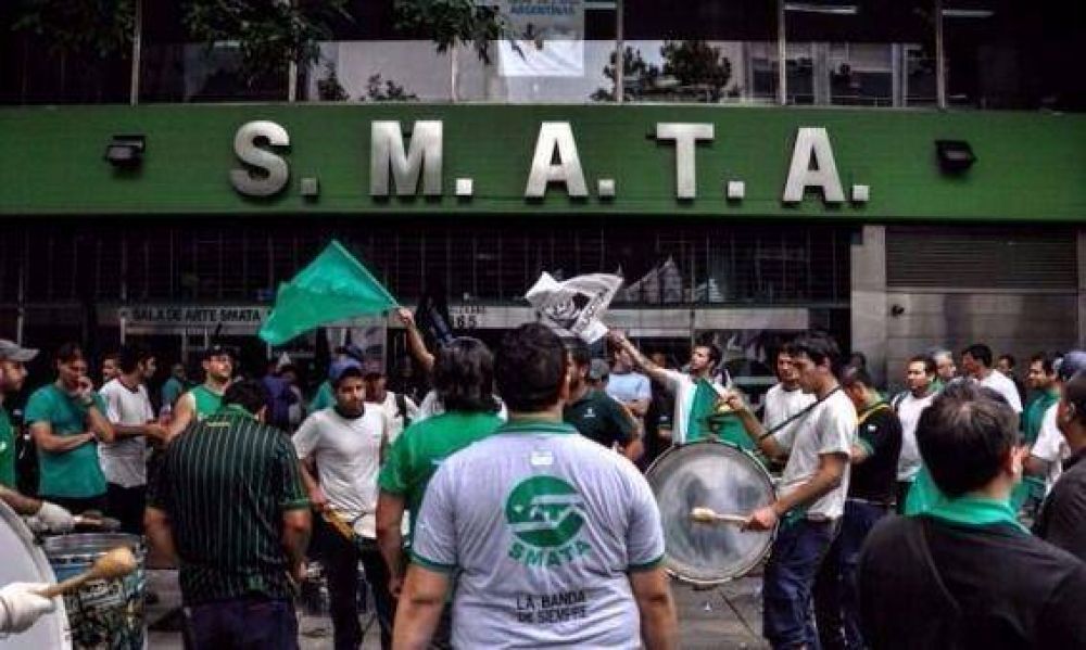 Para frenar el paro, el Gobierno puentea a la CGT y opera sobre gremios d�scolos