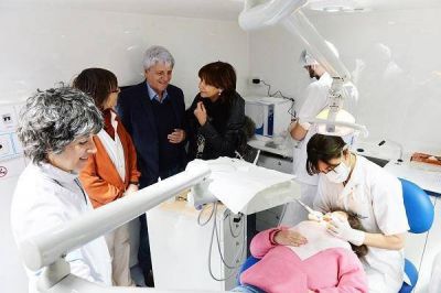 Presentaron la Unidad M�vil de Odontolog�a de San Fernando