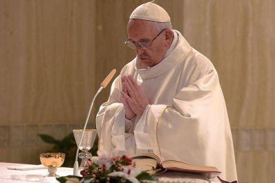 El Papa en Sta. Marta: �Mar�a nos cuida, nos defiende y no averg�enza de nosotros�