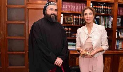 El Arzobispo Cris�stomo Juan Gassali con la Dra. Claudia de Zamora