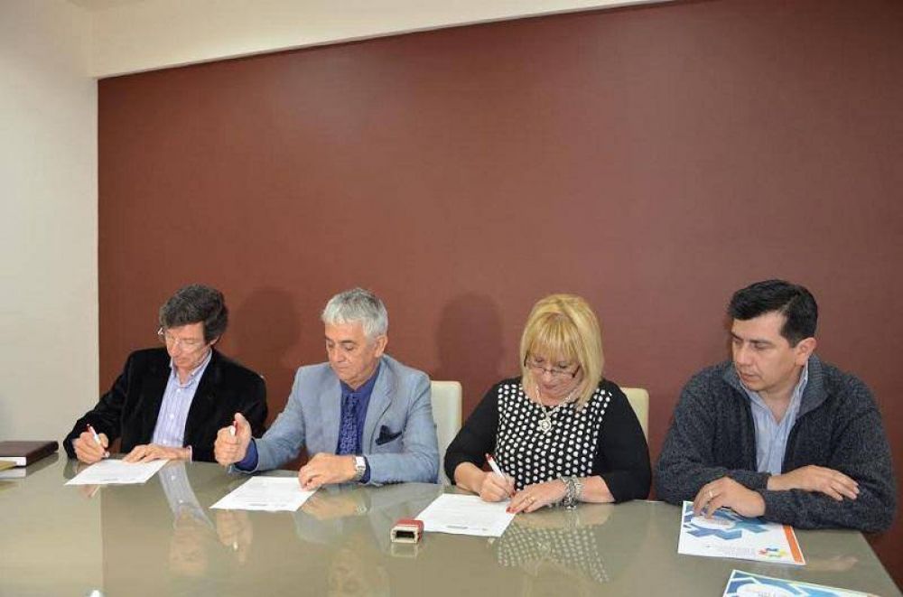Firman convenios entre el Ministerio de Salud y la Facultad de Humanidades
