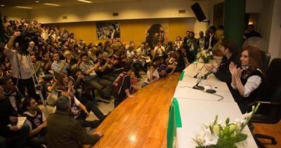 CFK visit� ATE Capital y pidi� unidad gremial