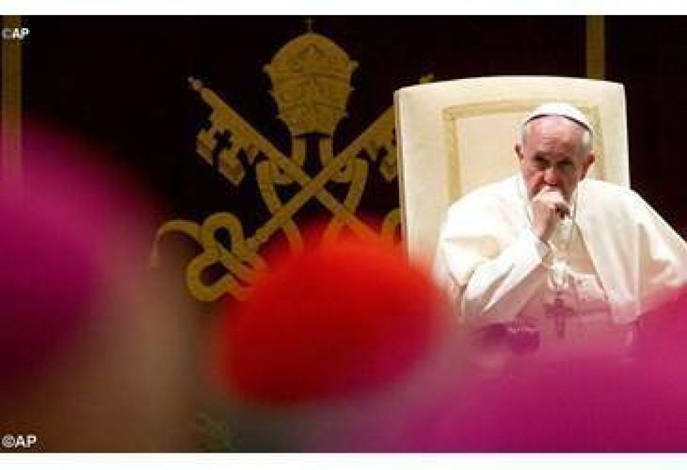 El Papa a biblistas: el hombre y la mujer tienen dignidad de hijos de Dios, �no la negociemos con la idolatr�a�