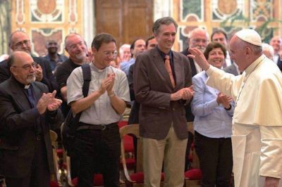 El Santo Padre indica que �Dios, con sus manos, se ha comprometido con nuestra vida�