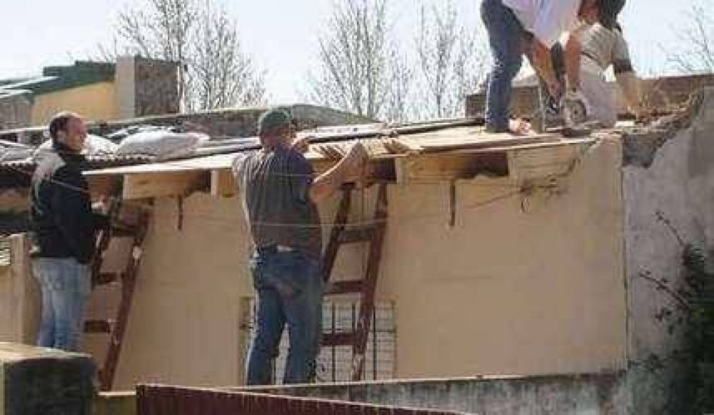 Se reconstruyen viviendas afectadas por el temporal