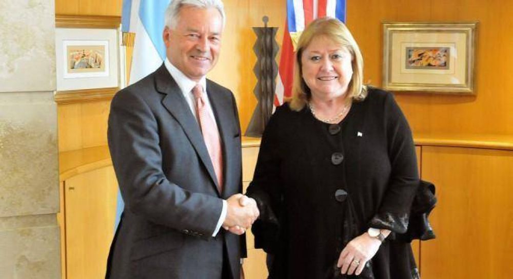 Afirman que el nuevo vuelo a Malvinas consolida el control brit�nico de las Malvinas