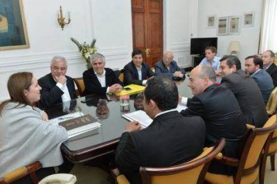 El gobierno de Buenos Aires girar� a los municipios del FPV-PJ, de la 6ta, parte del Fondo de Endeudamiento